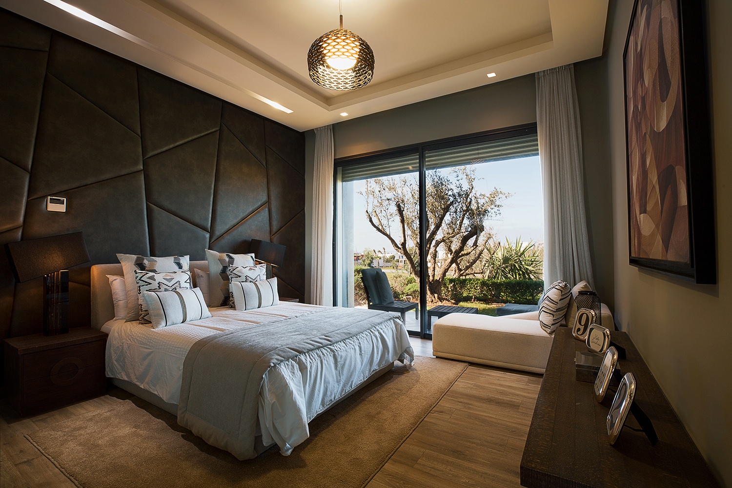 Photographe hôtelier à Casablanca spécialisé en visuels haut de gamme pour hôtels, resorts et établissements touristiques. Photos professionnelles pour marketing, web et réseaux sociaux.