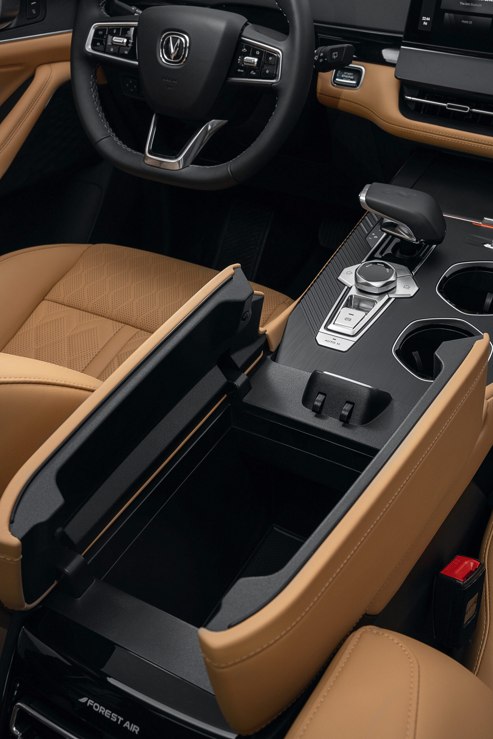 Photographe automobile à Casablanca spécialisé en publicité, branding et visuels commerciaux. Shooting de voitures haut de gamme, retouche professionnelle et contenu premium pour marques et concessionnaires.