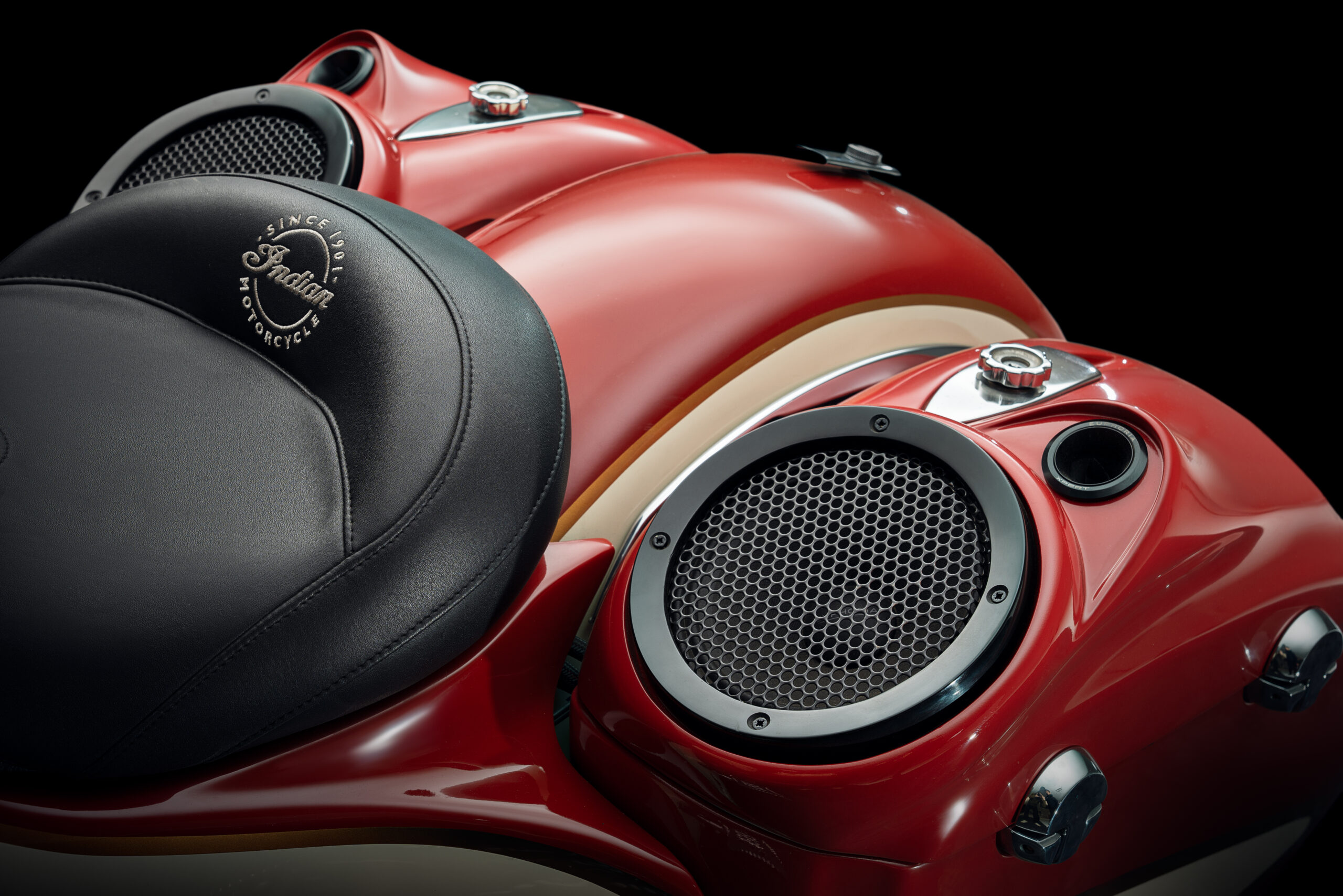 Photographe commercial à Casablanca spécialisé en publicité, produits et retouche haut de gamme. Création d’images professionnelles pour marques et entreprises au Maroc.