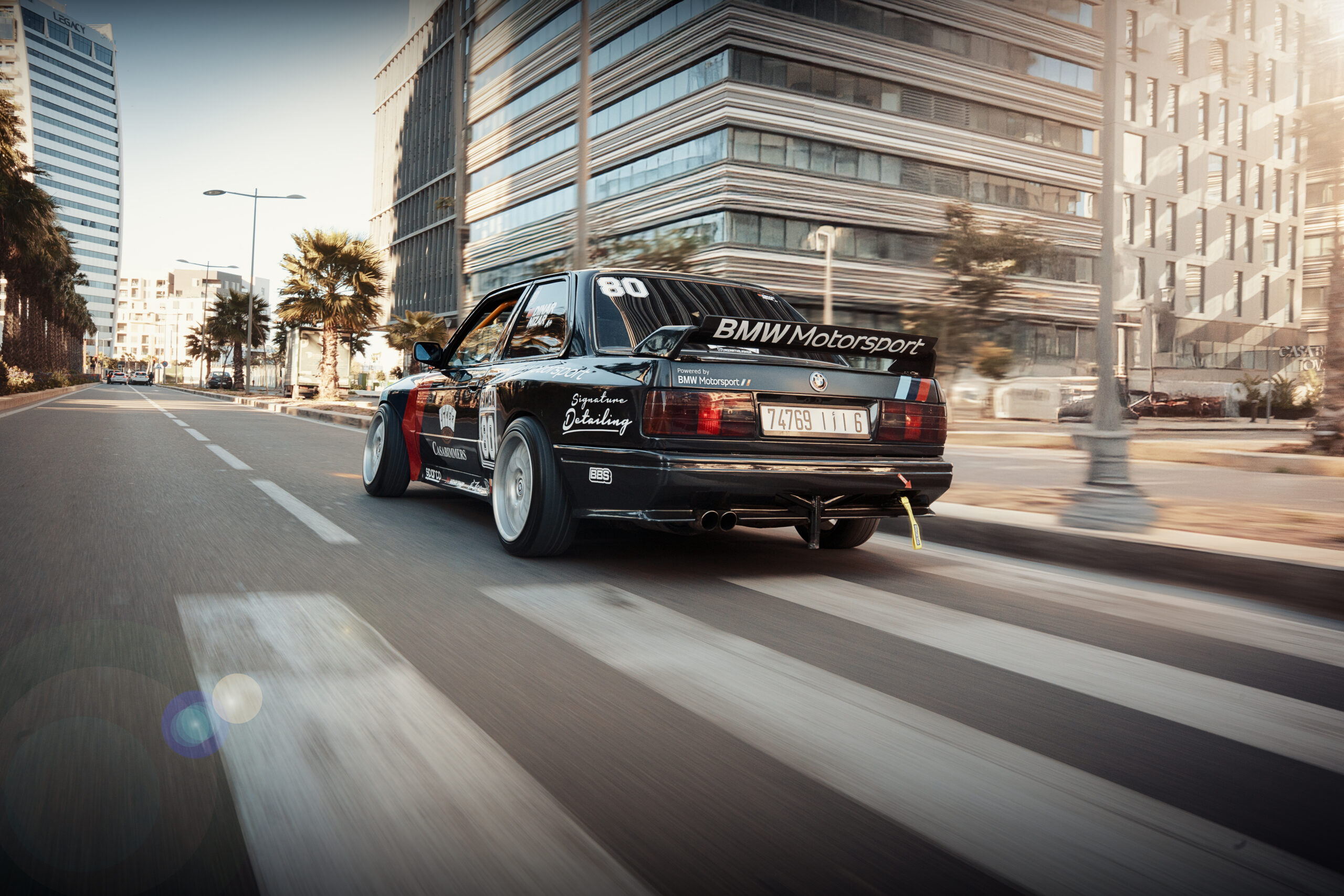 Photographe commercial à Casablanca spécialisé en publicité, produits et retouche haut de gamme. Création d’images professionnelles pour marques et entreprises au Maroc.