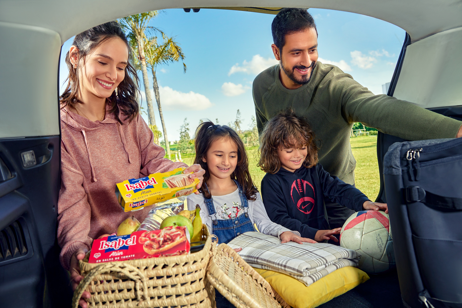 Photographe commercial à Casablanca spécialisé en publicité, produits et retouche haut de gamme. Création d’images professionnelles pour marques et entreprises au Maroc.