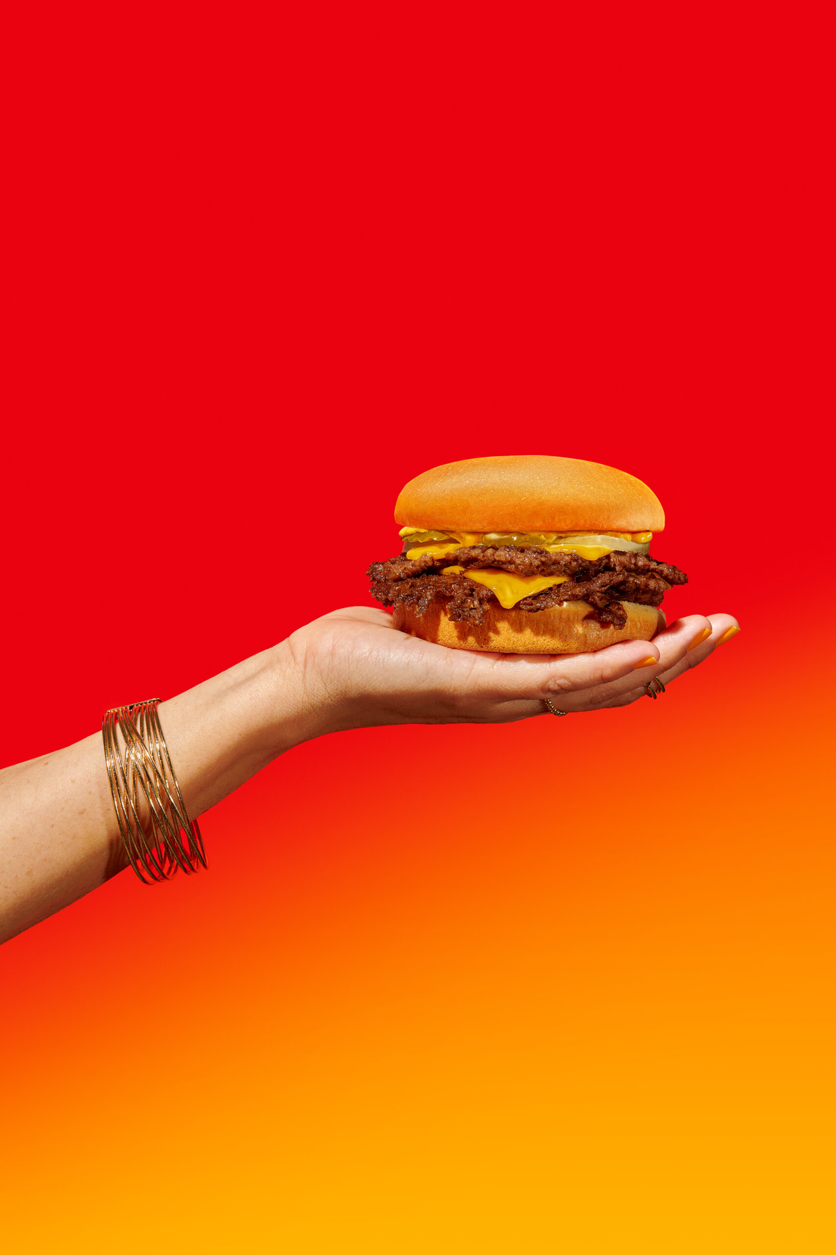 Photographe commercial à Casablanca spécialisé en publicité, produits et retouche haut de gamme. Création d’images professionnelles pour marques et entreprises au Maroc.